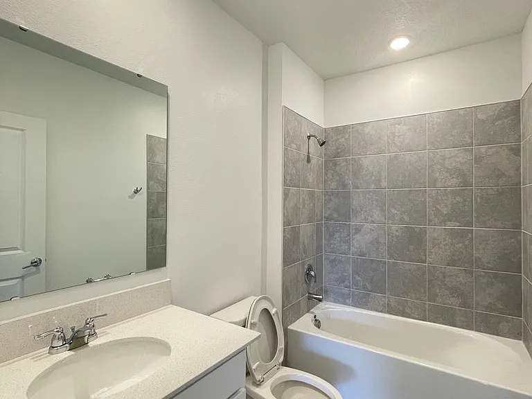 343 Heroic Rd — Photo 6