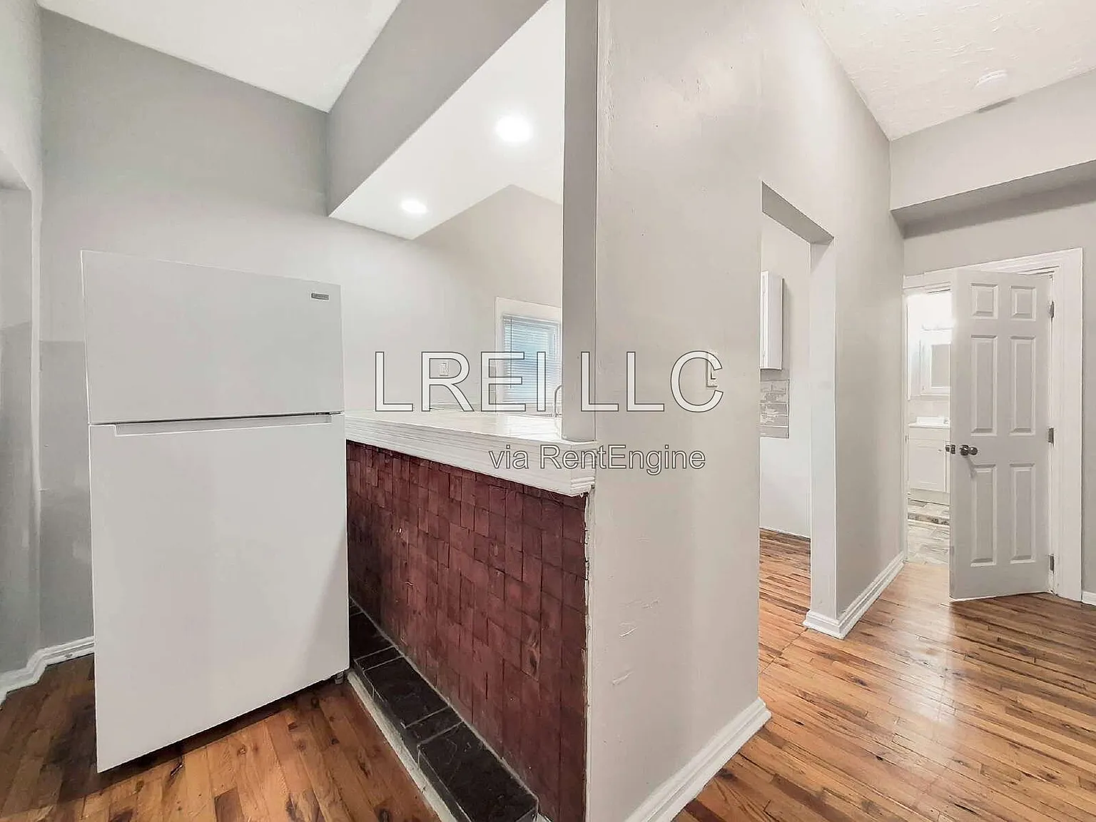 2 bed, 1.0 bath, 843 sqft, $965 — Photo 3