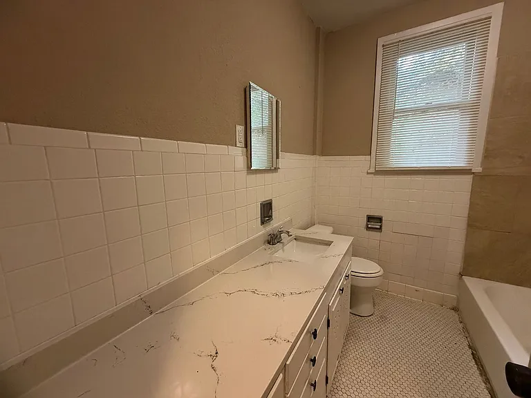 1402 E Highland Blvd — Photo 3