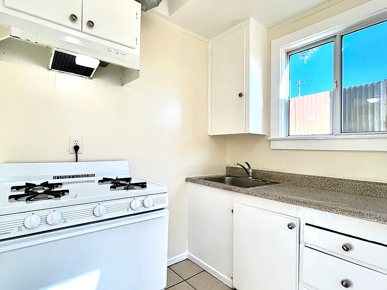 721 Flint Ave — Photo 6