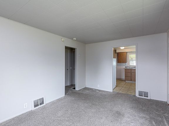 5th image of 2821 E Francis Ave