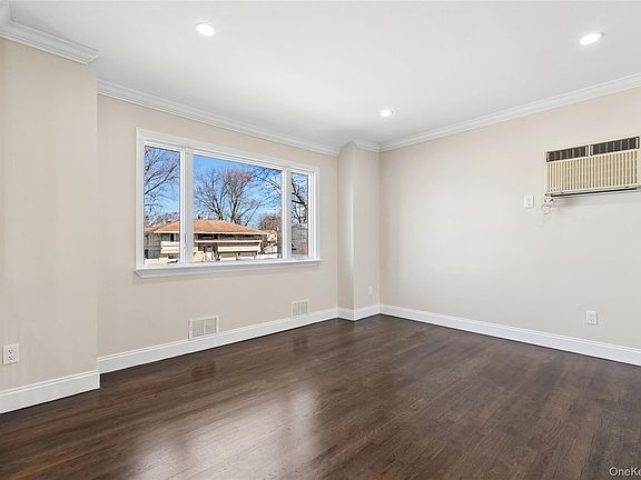 3rd image of 236 Vermont Avenue