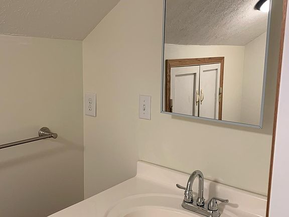 3rd image of 250 4th Ave