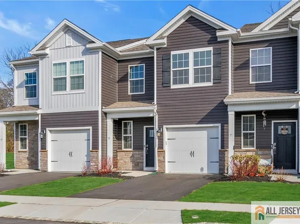 17 Katherine Dr, Burlington, NJ 08016