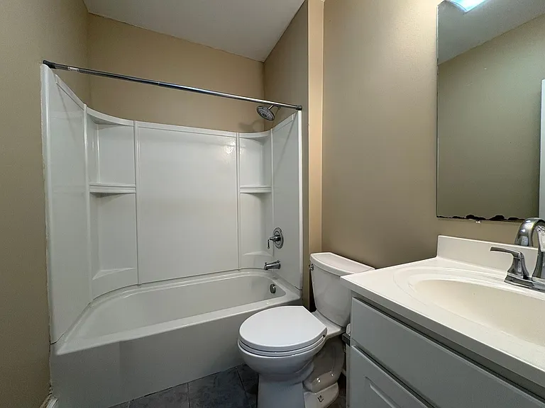 24 Oak - Blue Pod — Photo 12