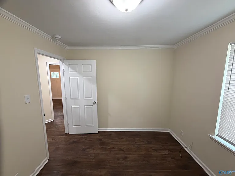 821 Moulton St E — Photo 14
