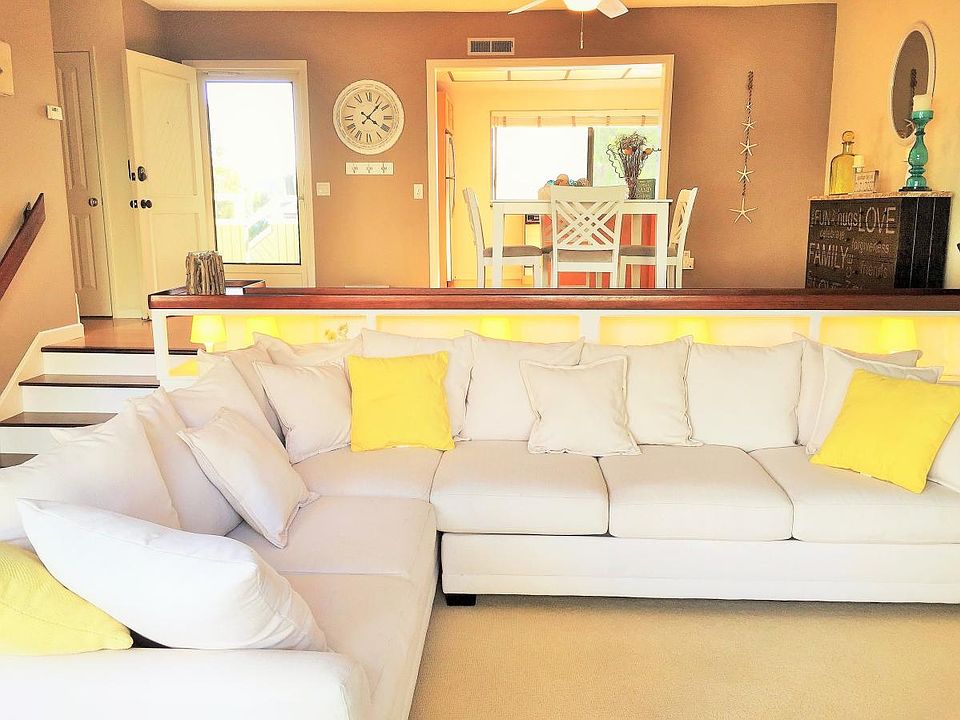 Living room & Kitchen