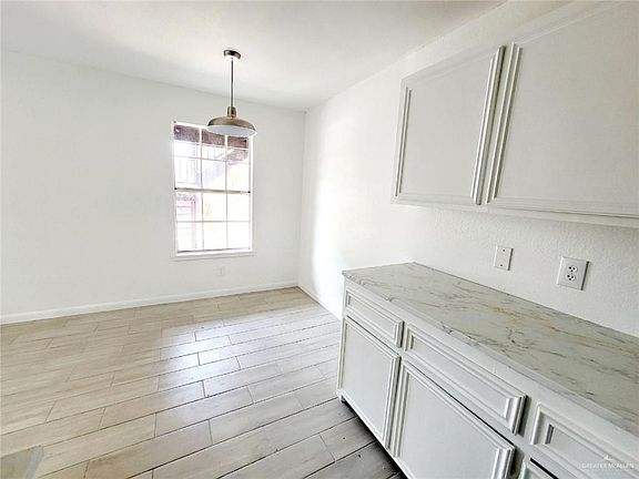 5th image of 402 S Gastel Cir #9
