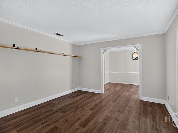 5th image of 916 Mill Drive