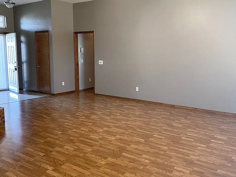 629 Loyd Ln — Photo 8
