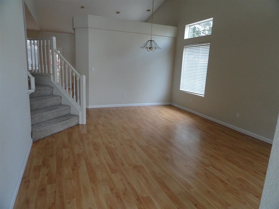 2nd image of 1836 Maplegrove Ln