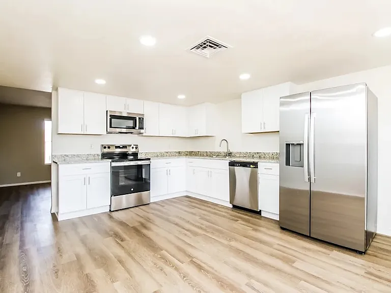 4339 E Nancy Ln — Photo 10