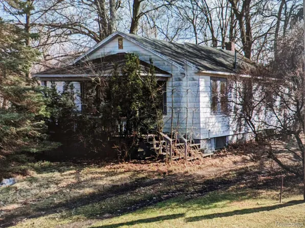 4249 Calkins Rd, Flint, MI 48532