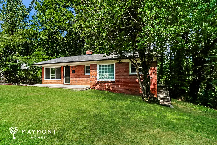 3 bed, 2.0 bath, 1350 sqft, $1,725 — Photo 3
