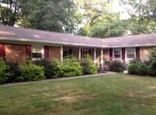 39 Stratton Ln, Stony Brook, NY 11790
