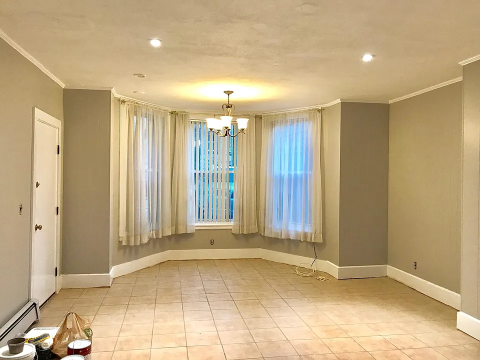 Spacious living room with high ceilings and plenty sunlights
