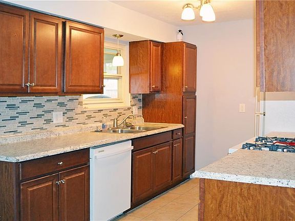 4th image of 5607 Washington Ave