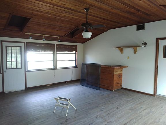 3rd image of 5564 W Woodlawn St