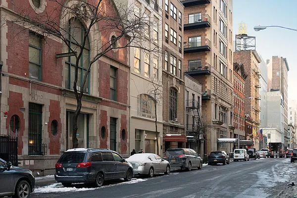 Rented by Compass | media 21