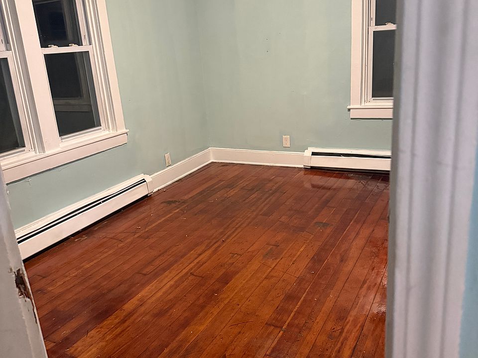 2nd image of 10 Hedley Ave