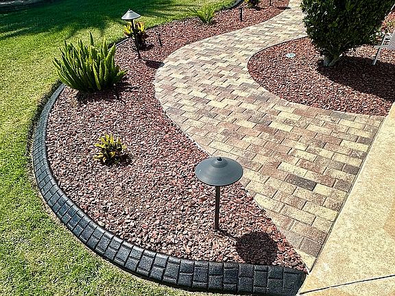 Exquisite curbing!