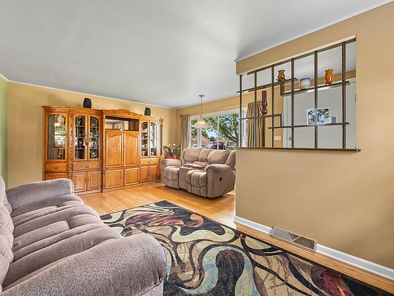 4th image of 6411 W 88th St