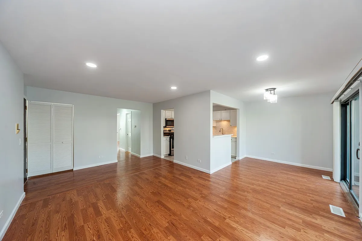Building Photo - 1054 Driftwood Ct #C1