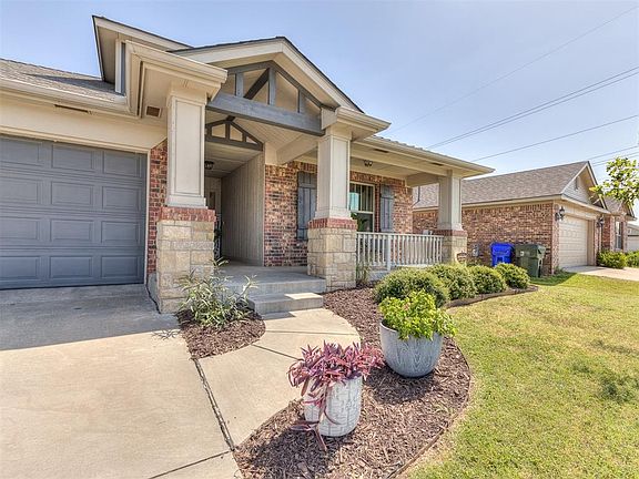 3rd image of 822 Barbaroot Dr