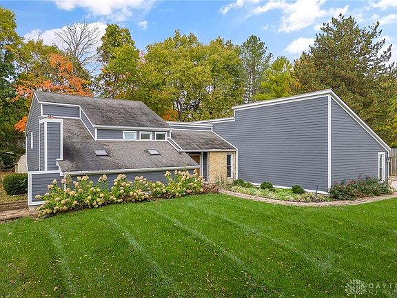3rd image of 265 Towncrest Dr