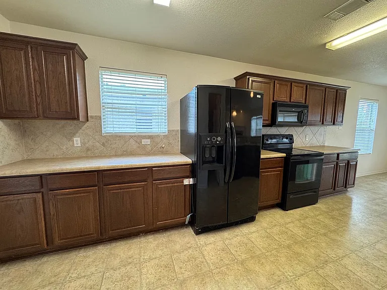 2209 Riley Dr — Photo 7