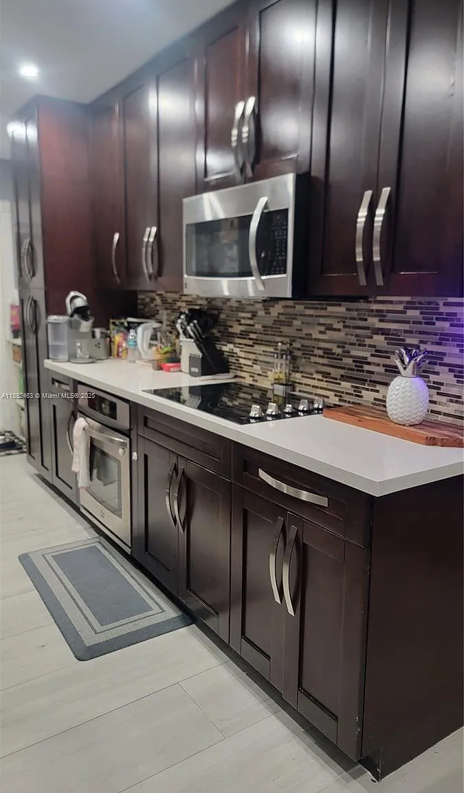 2 bed, 1060 sqft, $2,700 — Photo 2