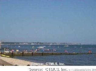 33 Beach Rd W, Old Saybrook, CT 06475