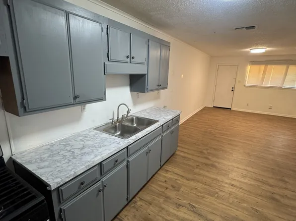 2401 Phillips St APT 2, White Hall, AR 71602
