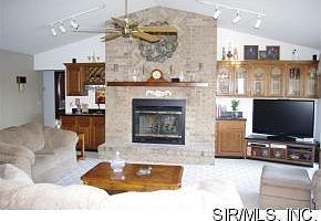 1st image of 60 Rebecca Dr