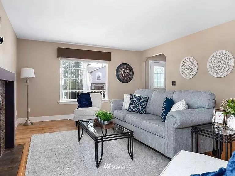 910 SW Regency Dr — Photo 8