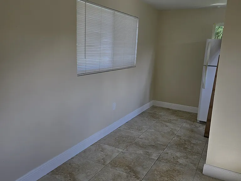1221 NW 34th Ave #B — Photo 2
