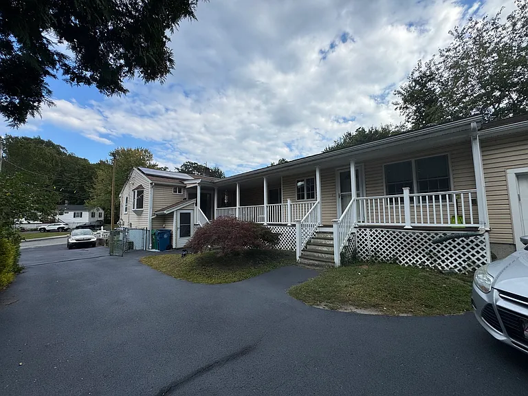 26 Old Colony Rd — Photo 18