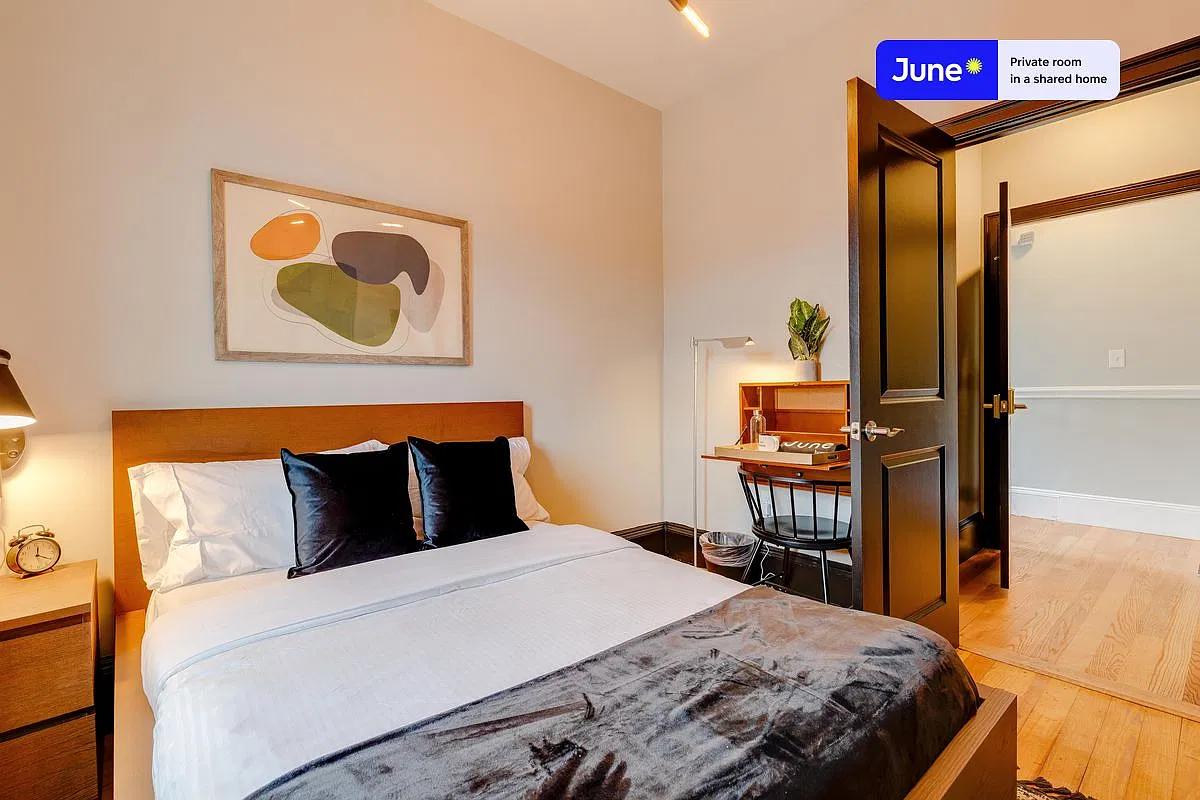 Full bedroom in 4 bed/1.5 bath home in South Boston #194 3D — Photo 1
