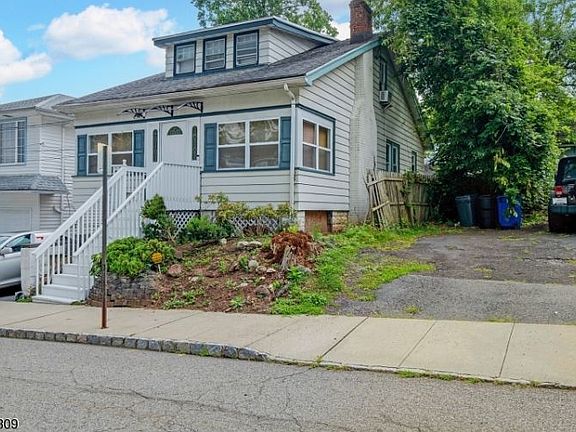 2nd image of 26 Park Dr W