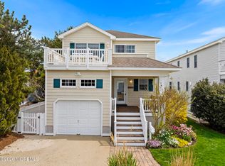 4 E Goldsborough Ave, Brant Beach, NJ 08008