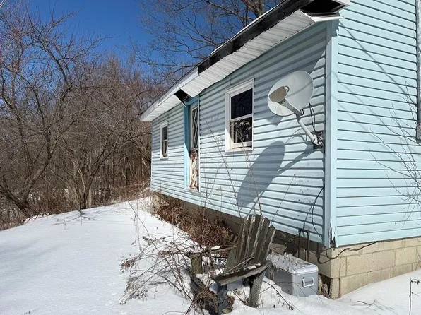 32 French Hill Road, Pownal, VT 05261