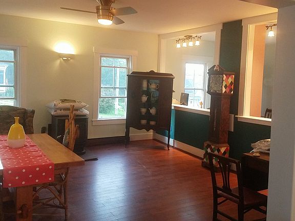 Dining area off kitchen
