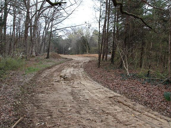5th image of 110 Memorial Dr