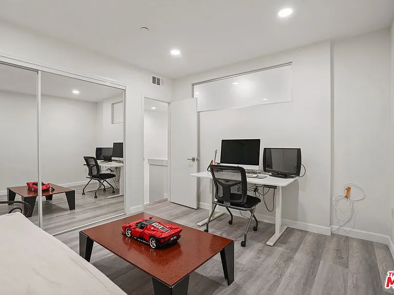 1100 Wilshire Blvd #3307 — Photo 22