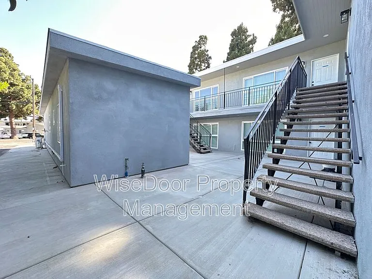 10392 Lampson Ave — Photo 16