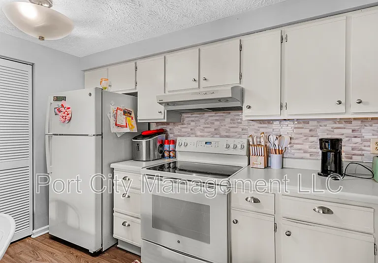 8030 Abbey Ct #H — Photo 12