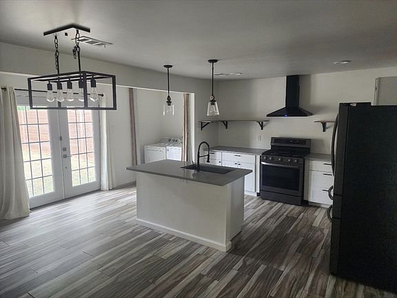 5th image of 1019 Epenard St