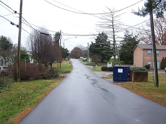 4th image of 1048 W Parkway Ave