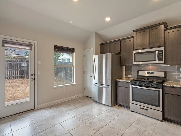 8214 Cottage Rose Dr — Photo 5
