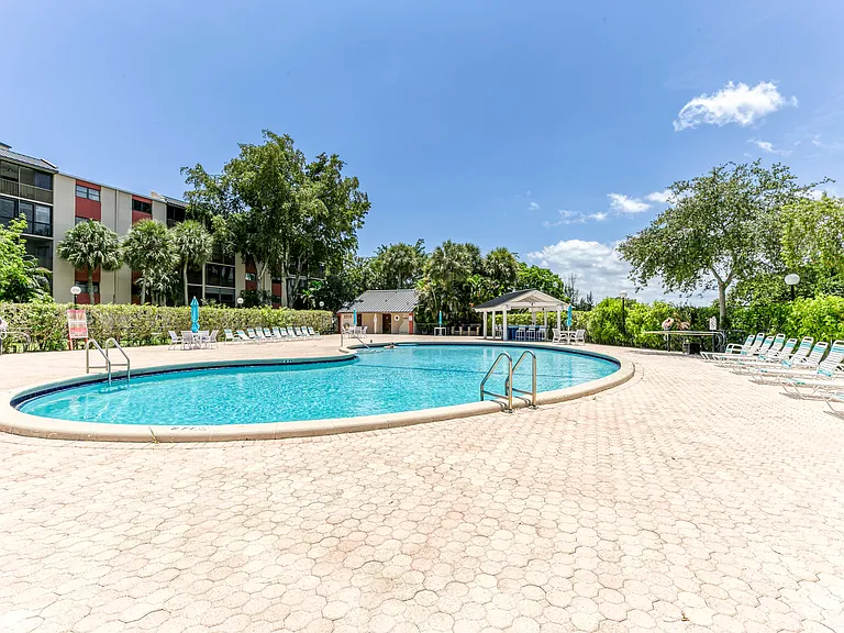 2200 S Cypress Bend Dr #101 — Photo 39